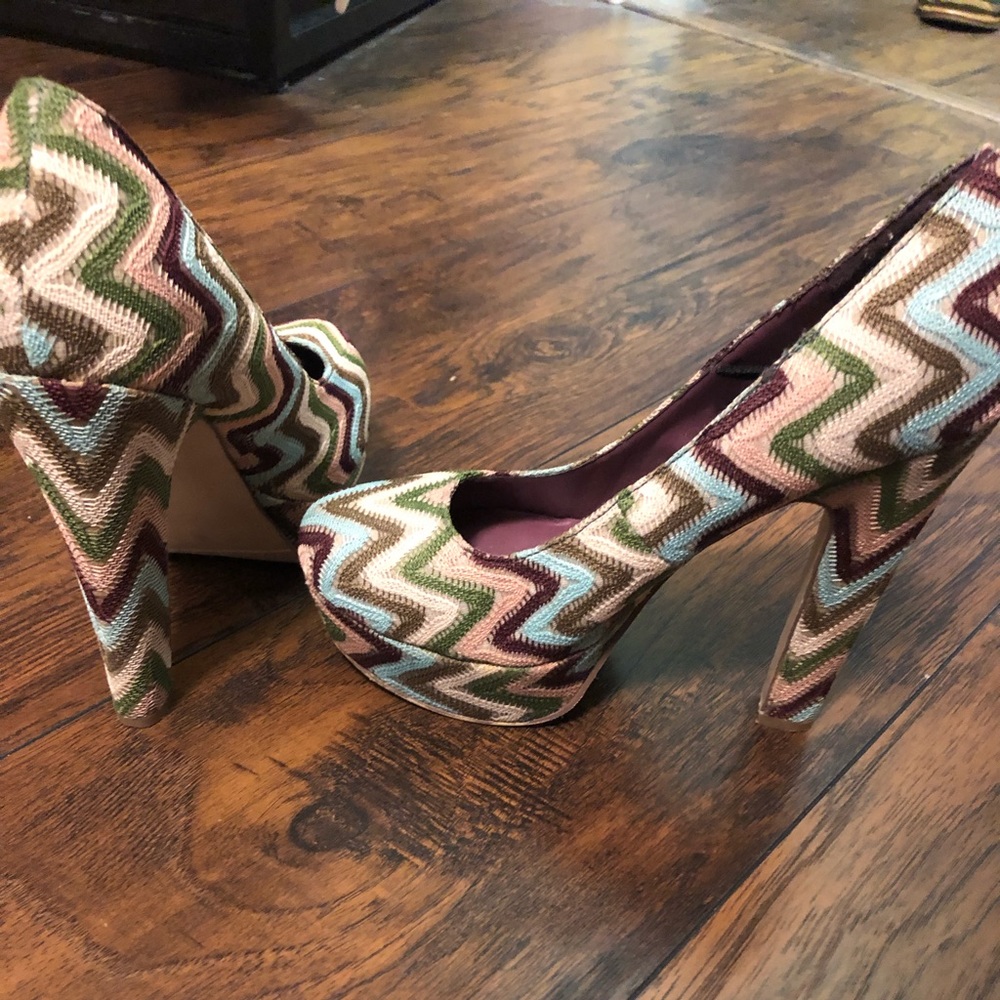 Sexy Steve Madden shoes.